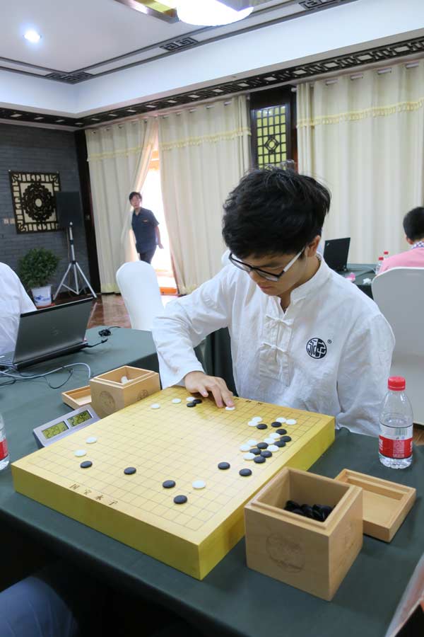 雲南保山永子隊主將柯潔在使用永子圍棋比賽