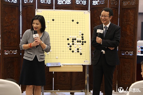 組圖：徐瑩、劉菁講解第二屆女子名人戰總決賽決勝局
